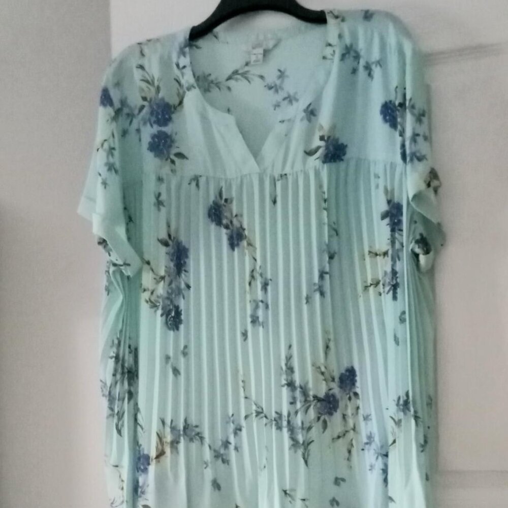 Short Sleeve Light Blue w/floral print blouse